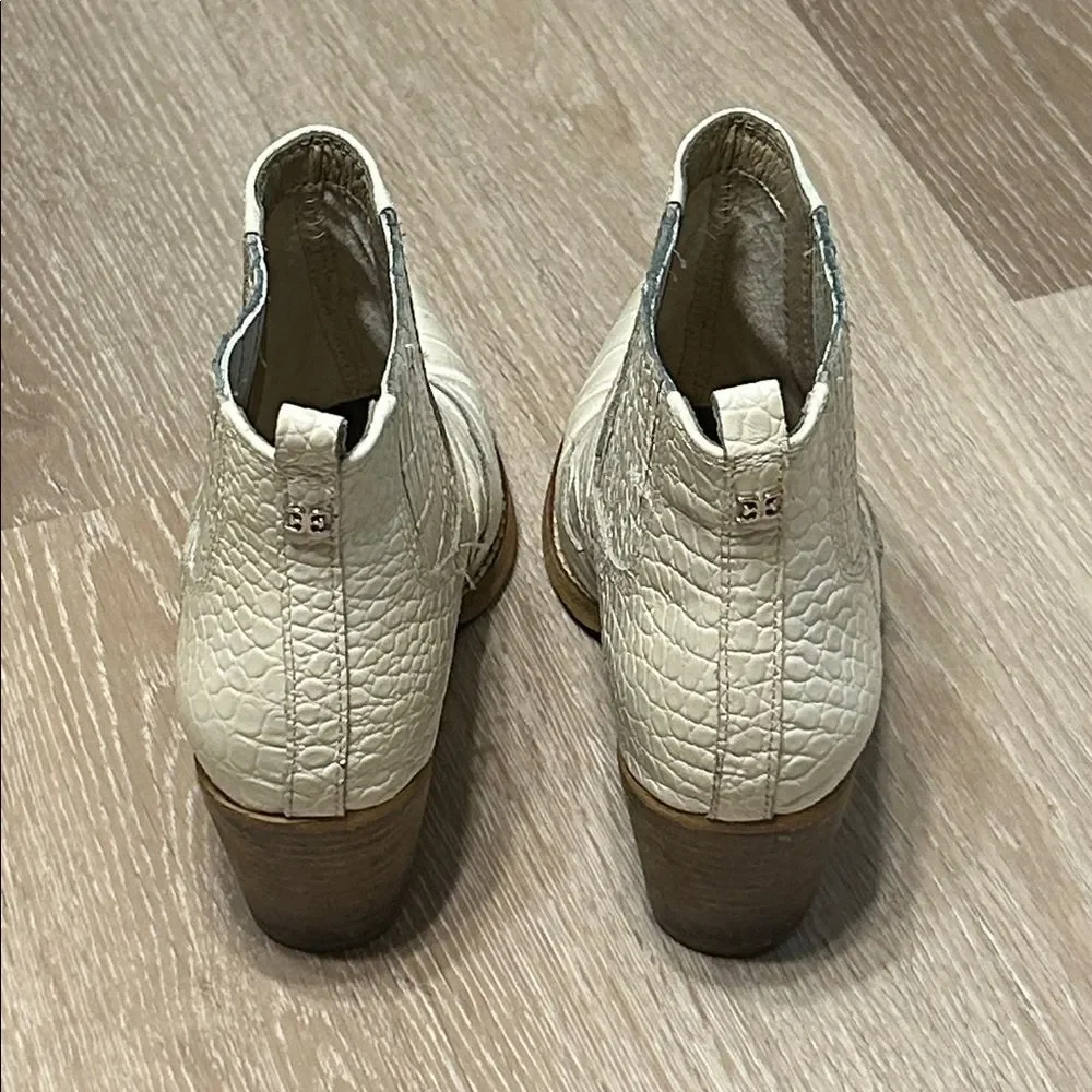 Sam Edelman Western Aligator Skin White Ankle Boots in Size 6.5